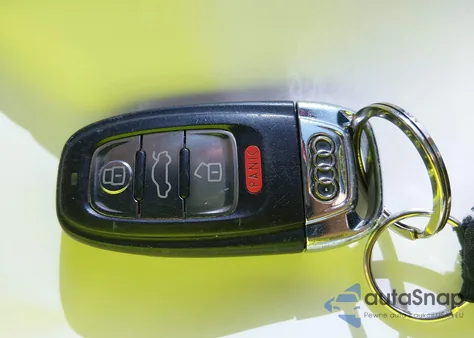 2013 Audi A5 2.0T Premium z USA, uszkodzony, nr VIN WAULFAFR2DA045798